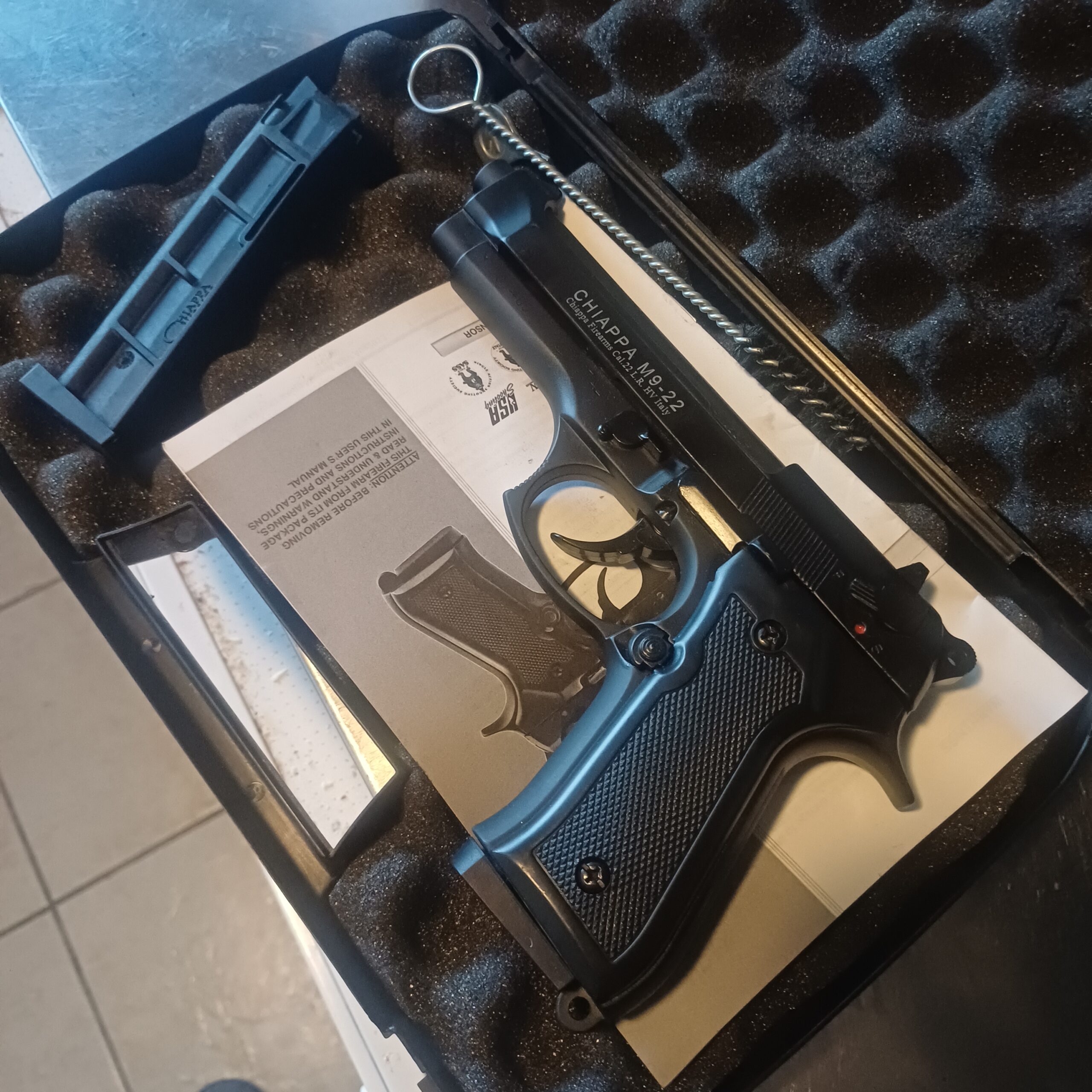 Chiappa M9 .22LR skammbyssa