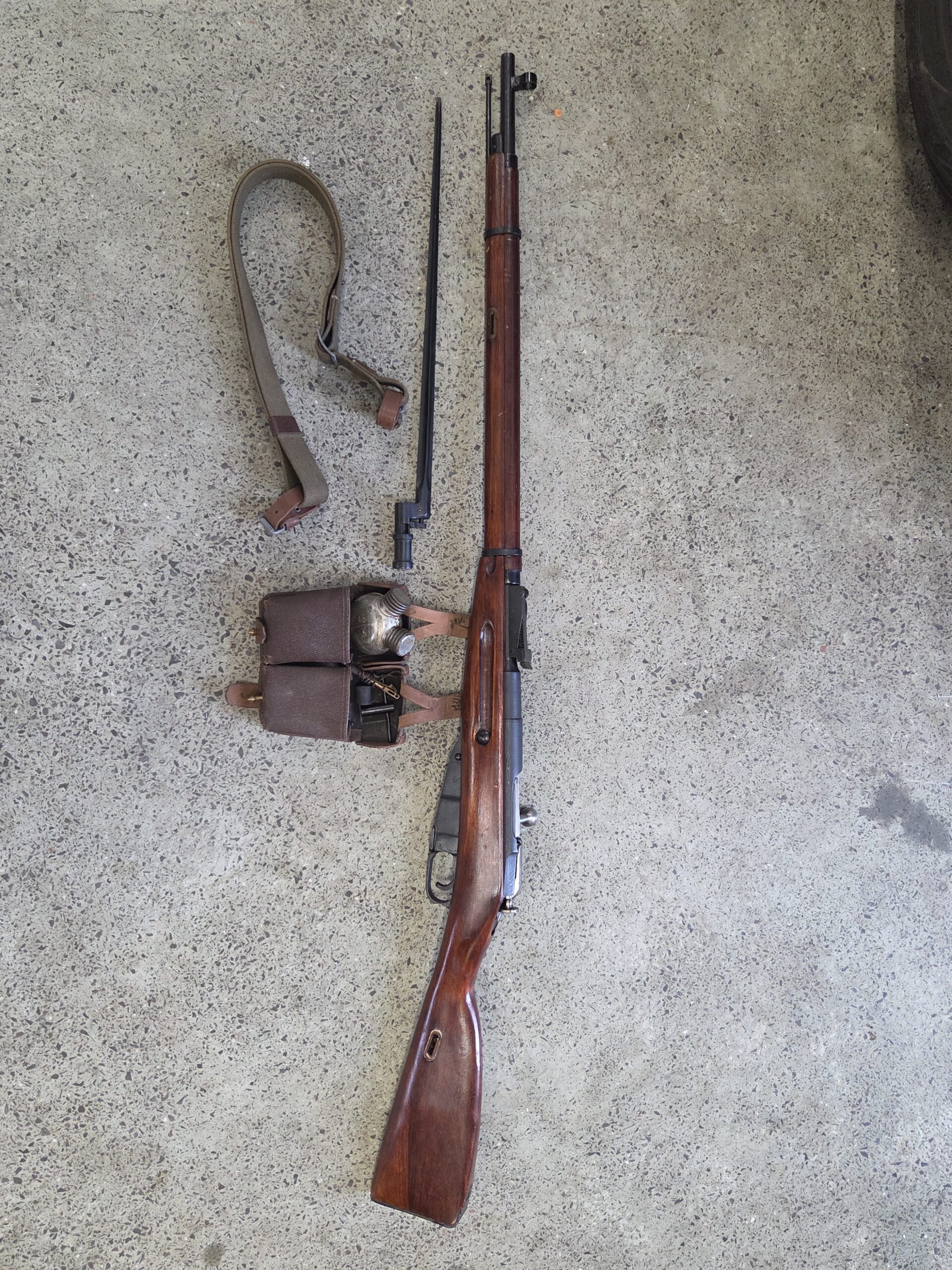 Mosin Nagant 1942 + bayonet og hreinsisett - Image 2