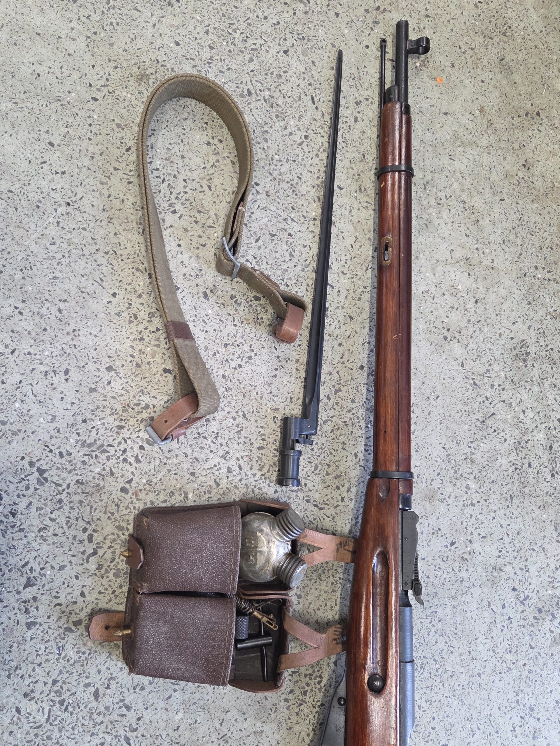 Mosin Nagant 1942 + bayonet og hreinsisett
