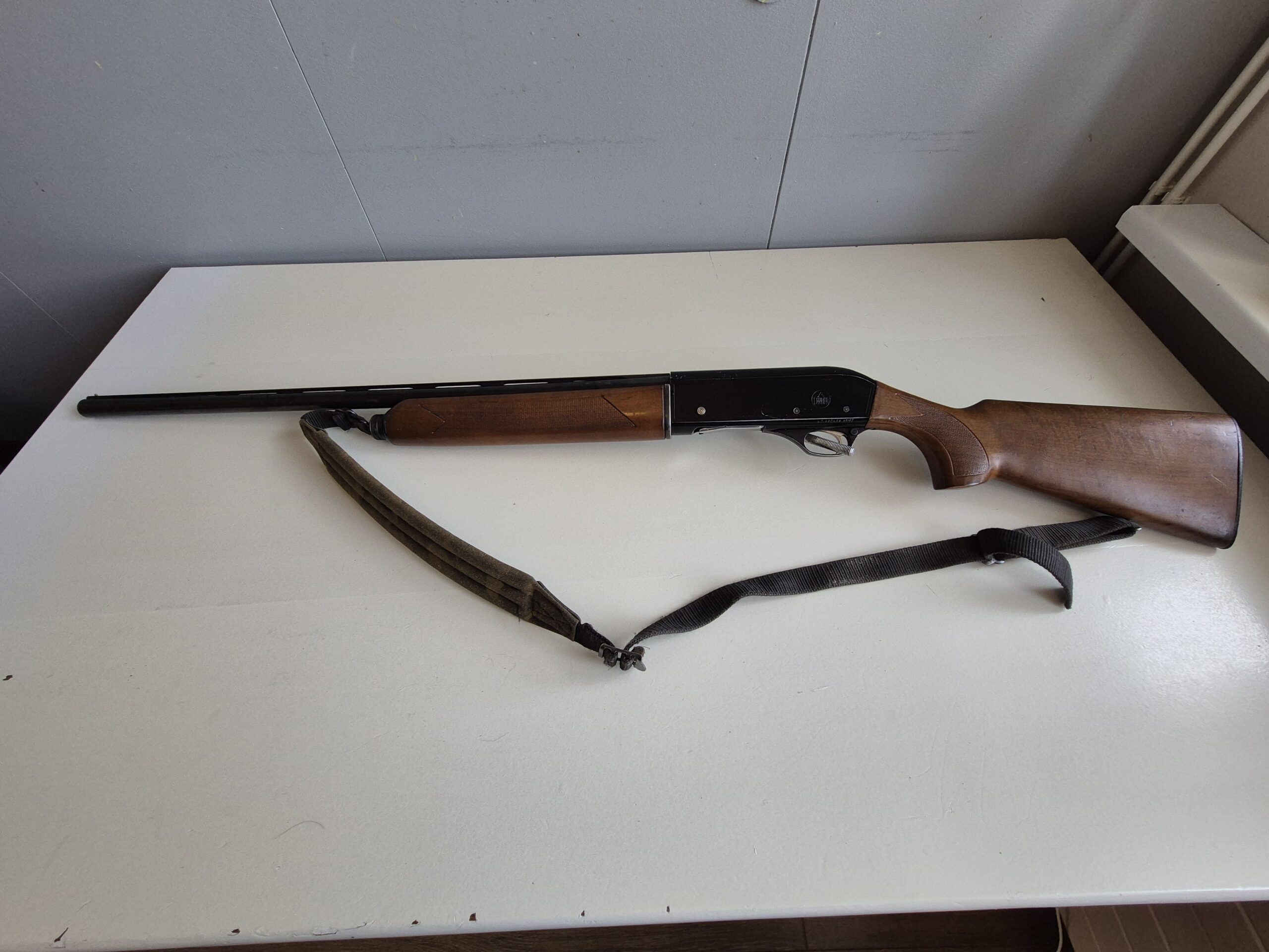 Lanber hálfsjálfvirk haglabyssa 12cal