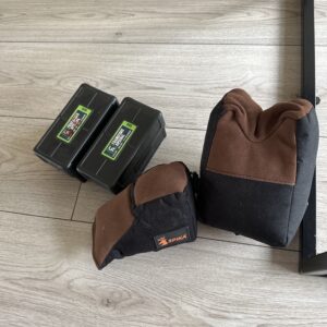 Spika grjonapuði og tveir kassar