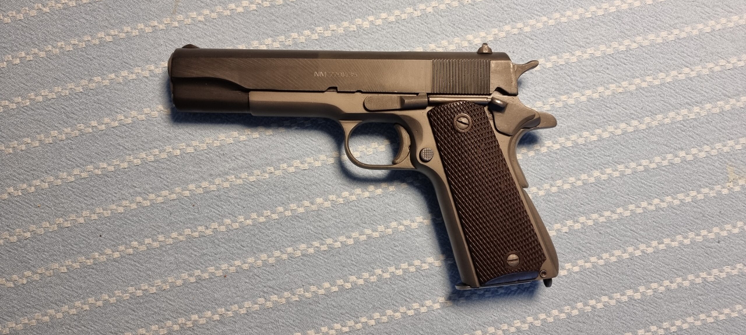 Colt 1911A1 .45 ACP Skammbyssa