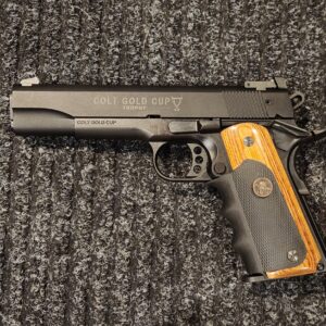 Colt Gold Cup 1911 .22LR skammbyssa