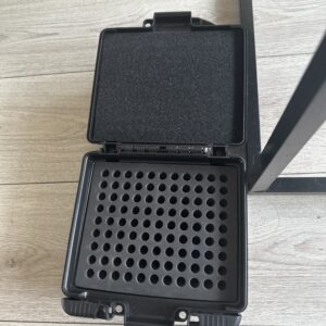 Kassi undir skot